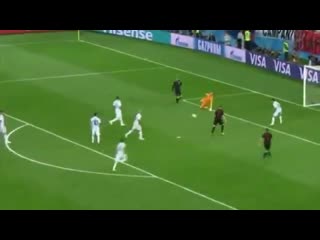 cleber machado making a mistake in croatia's goal - world cup 2018